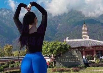 微密圈 – 120斤的小王同学职业装写真精选：我也是职场小白，但这身打扮没白穿