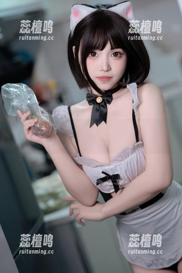 看Bangni邦尼的写真作品，甘雨新春，这姿势难道是春天的舞姿？