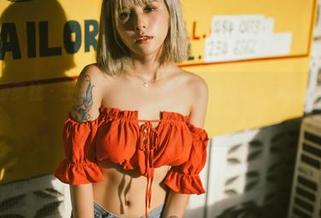 BoLoli菠萝社 – 王语纯和牛仔裤的奇妙搭配—原图看得我心里一突一突的。