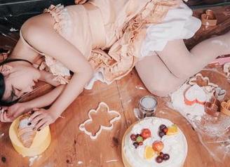 Kang Inkyung的粉色写真集更新,没理由不赞叹一番,这个画面太美了!