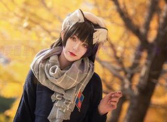 Kettoe的美图里，那礼服cos的恰到好处，有一种“难得一见”的氛围。