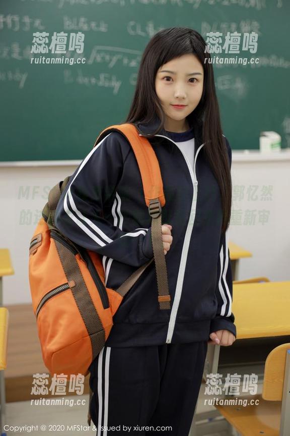 MFStar模范学院 - 作品已上线，郭忆然的连体衣让人一秒就想逛街回来再重新审视一下。