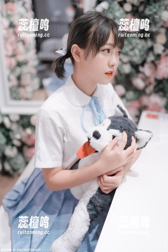 呼，喵糖映画这牛仔小性感，要不要试着学学骑马？更新在握，完全无法抵抗！