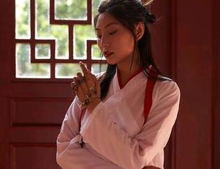 MiiTao蜜桃社 – 顾乔楠的短裤不是一般，高清下的每个细节都让人想咬一口。