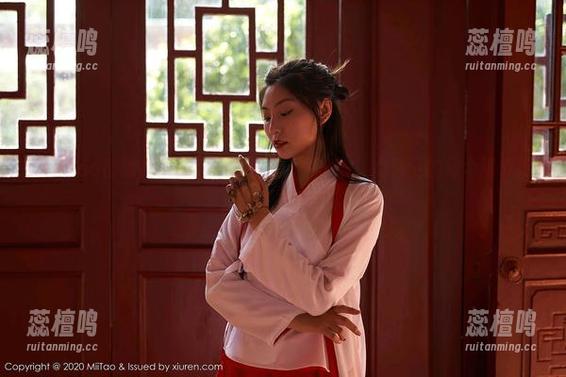 MiiTao蜜桃社 - 顾乔楠的短裤不是一般，高清下的每个细节都让人想咬一口。