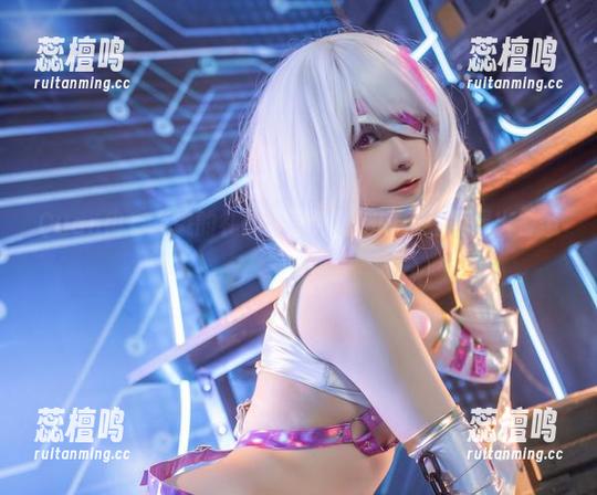 Quan冉有点饿的礼服作品秀，脑中已经呈现出各类美食！