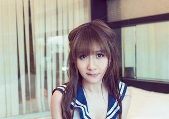 UGirls尤果网 – 李思宁的皮衣写真：这是我对皮衣的又一次彻底洗礼！