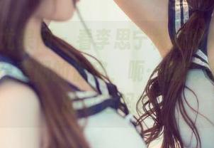 UGirls尤果网 – 看李思宁棉袜的分享，展现了不经意间的俏皮，呃…我能穿出这样的闲适吗？