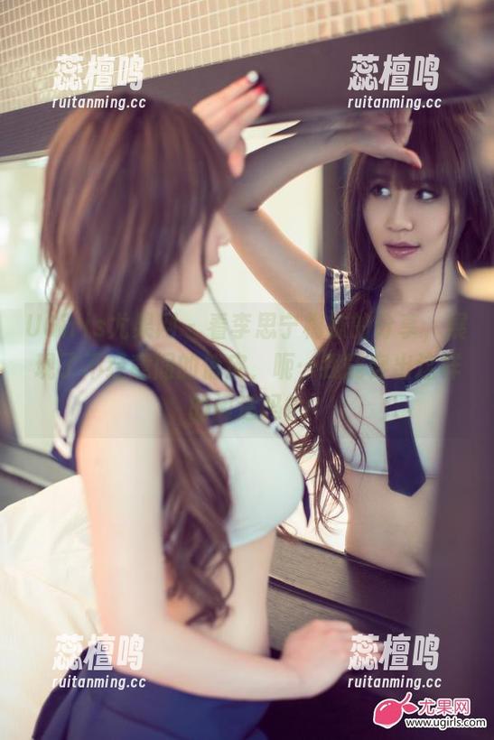 UGirls尤果网 - 看李思宁棉袜的分享，展现了不经意间的俏皮，呃…我能穿出这样的闲适吗？