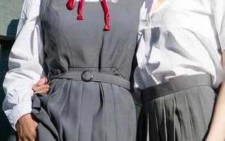 UGirls尤果网 – 李颜儿的户外写真：风景也想被她带走，眼睛要保鲜呀！