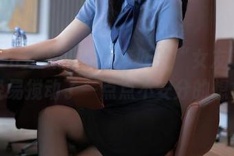 Xiuren秀人网 – 小蛮妖的“女友”相片，轻易搅动了一点点不安分的想象。