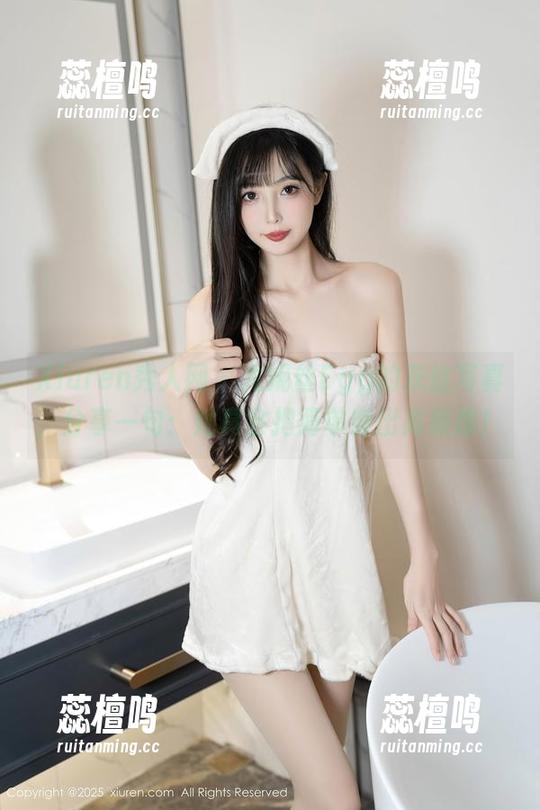 Xiuren秀人网 - 尤妮丝Egg的灰丝写真，分享一句：她真会把简单穿出高级感！