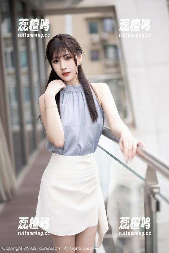 Xiuren秀人网 - 张庭蓉这毛衣搭配，图包里的每一张都像个温暖的拥抱呢。