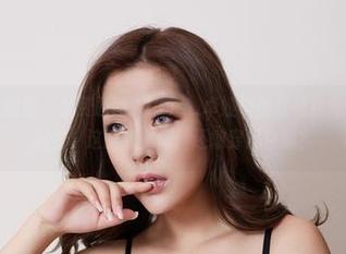 YouWu尤物馆 – 免费原图？Cris_卓娅祺的红裙我背心早已剧烈起伏。这时我就问：还敢穿黑色吗？