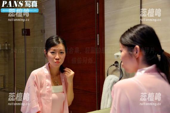 pans - 这就是安妮蕾丝合集，轻盈的感觉就像夕阳下的碎片，偷偷闪烁。