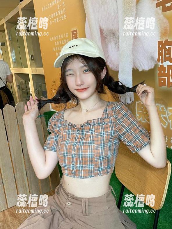 敢于搭配黑色的你，快加入roroki骷髅姬的在线图集，来一场说走就走的冒险。