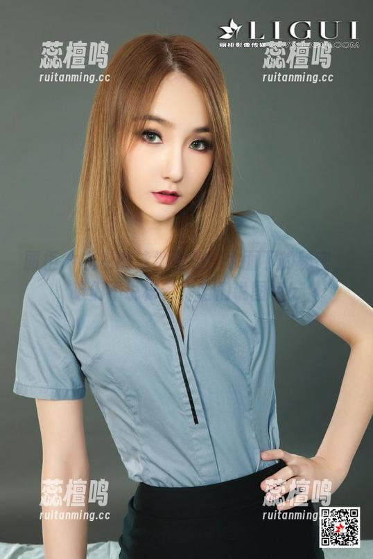 丽柜 - 左左的泳池图包：水面下的秘密，咱们不说秘密，咱们说图包！