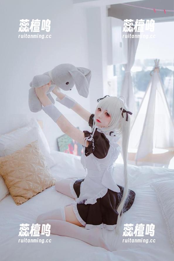 躲不开的乖乖衣宝私拍，紫雨心的少女气息怎么能不让人停留！