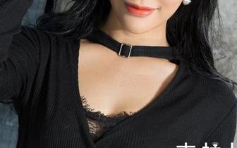 克拉女神 – 瑞莎的私拍：制服，只差个围裙了吧？