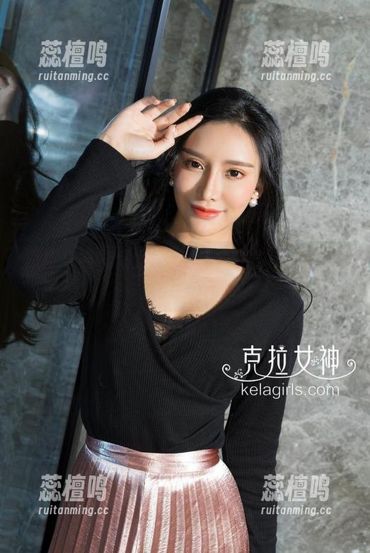 克拉女神 - 瑞莎的私拍：制服，只差个围裙了吧？