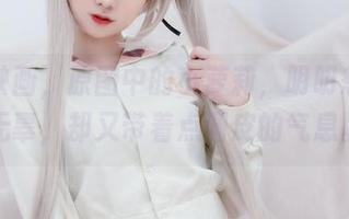 兔玩映画，原图中的小萝莉，明明想显得无辜，却又带着点调皮的气息。