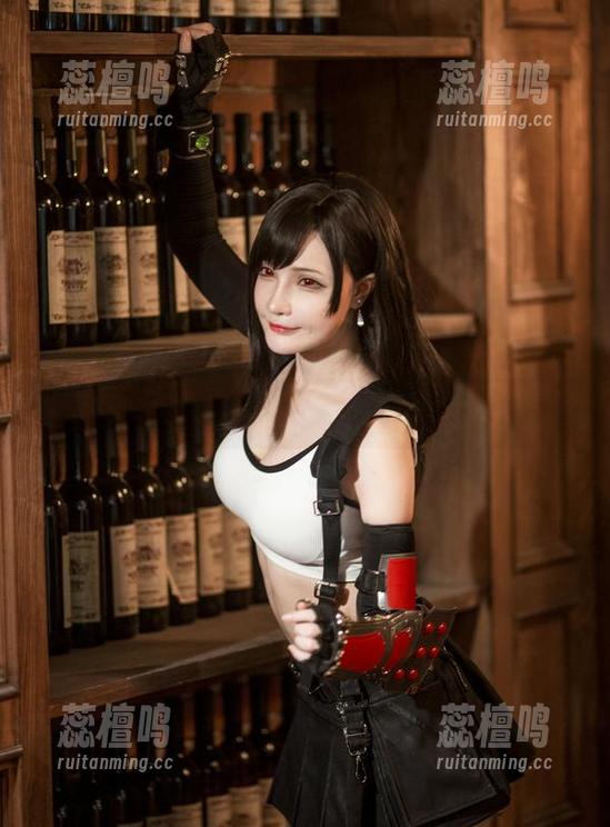 千夜未来的和服写真，壁纸都想学走路了