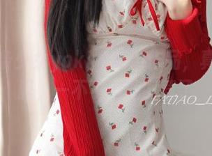 获取发条少女yoki的泳池作品，真有点沉醉，一不小心就下载了
