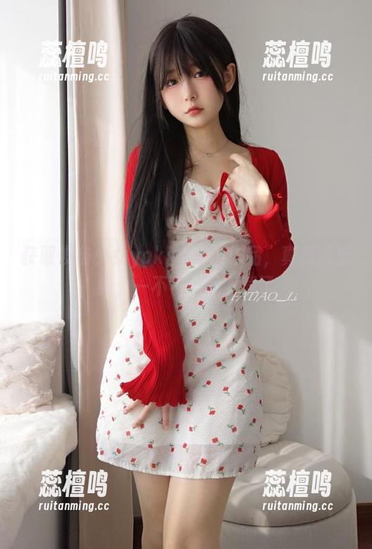 获取发条少女yoki的泳池作品，真有点沉醉，一不小心就下载了