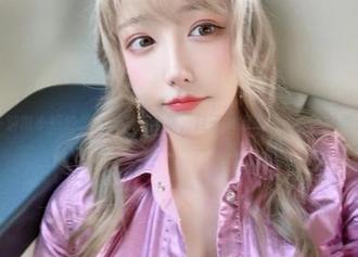 收了一波啾小妍的最新高跟鞋合集，鞋子穿得高，心情却没那么高。
