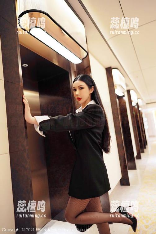 嗲囡囡 - 施忆佳KITTY展示的美脚，原图资源给你送来，顺便也给我找个借口吧？