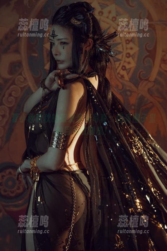 夏小秋秋秋的银发圣女写真：图库圈子里的目光收割机！
