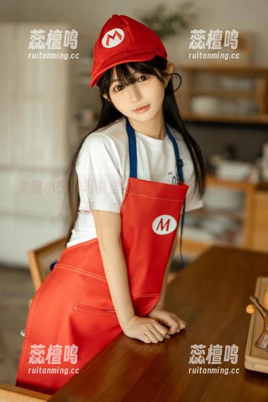失眠小宁的写真里的裤里丝，不过就是个小元素，咳咳，别想太多。