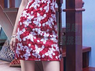 头条女神 – 写真集里的周思超，裤里丝在无声中跃动，原图有些挑逗人心。