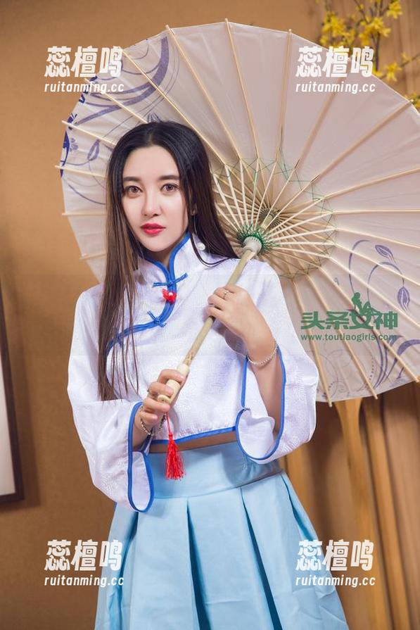 头条女神 - 少女的夏日梦，筱溪的美图集：满满的都是略带傻气的纯真