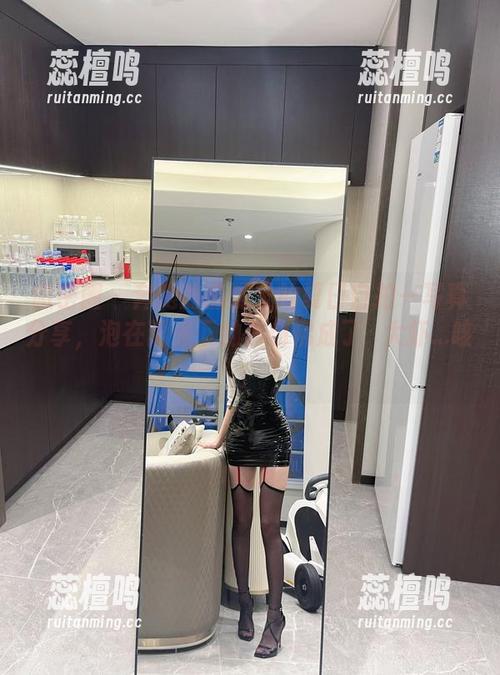 微密圈 - 奔跑的晶骡子的夏日自拍—写真分享，泡在阳光下的我仿佛成了隻大虾...咳！