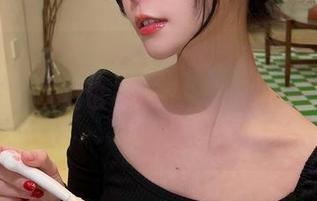 微密圈 – 给你一整套妮是老虎的女仆作品集，下载方式也不复杂，随便点一下就好啦！