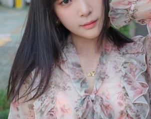 当心！姜仁卿(강인경)高跟鞋图包可能会让你心中小鹿乱撞
