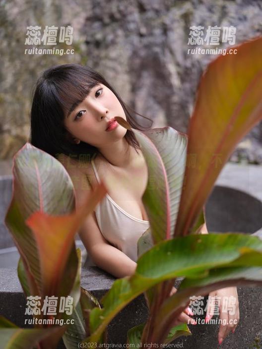 制服与姜仁卿(강인경)的故事，啊，不，是套图，意外的逗趣呢！