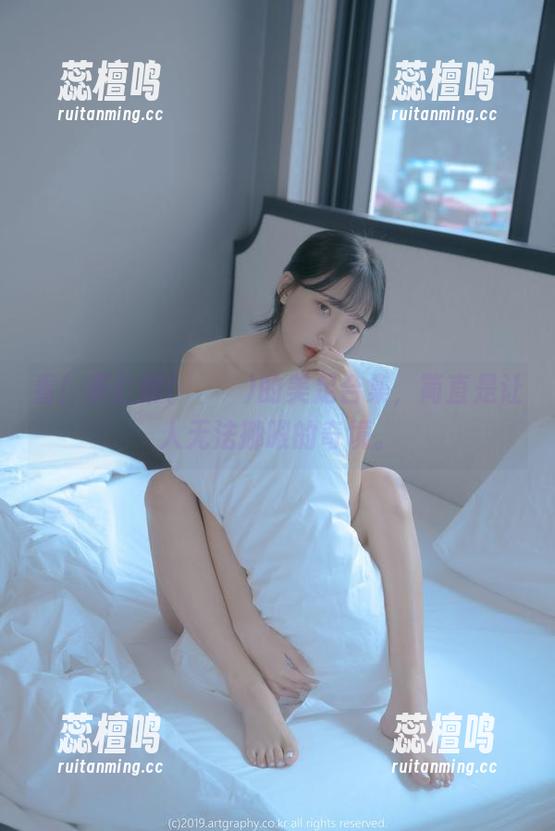 看！姜仁卿(강인경)的美足合集，简直是让人无法挪眼的奇境。