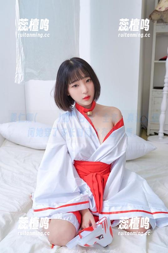 姜仁卿(강인경)的“白丝”全套，真让人想问她穿了多长时间才有这气质。