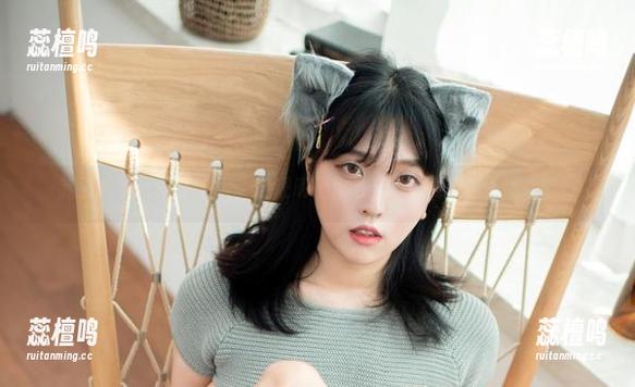 制服风采：宋哈娜(송하나)证明工作与玩乐其实只有一线之隔哦