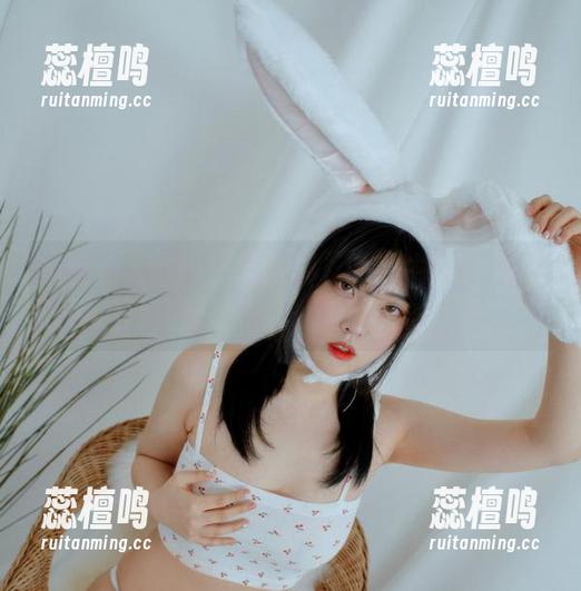 越看越入迷！“宋哈娜”的奶牛COS是如何运用资源让一切化为绚烂的牛奶？