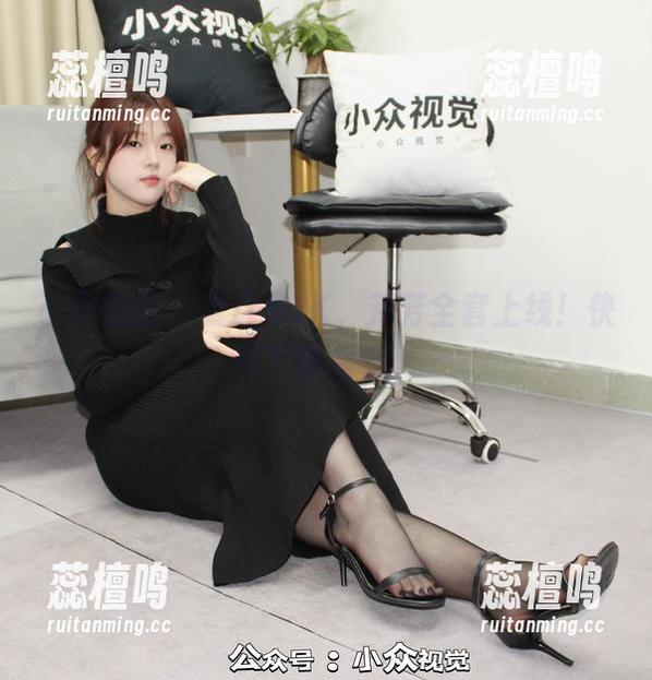 小众视觉 - 看这身JK，芳芳全套上线！快来下载看看！