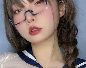 小泉学姐吖的定制照片，夏日的“死库水”透着一丝幽默感！