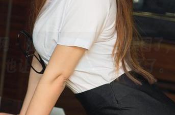 尤果网 – 仙妮，别再发白丝美图了，免费也让人心痒痒的，受不了了。