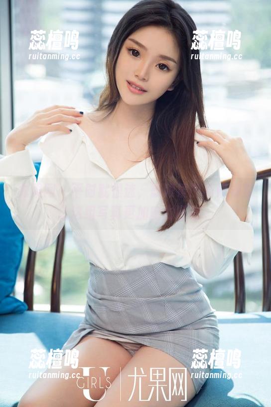 尤果网 - 平时就很迷，戴眼镜的周妍希却让这组写真更加魔力四射。