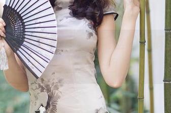 尤蜜荟 – 分享Egg_尤妮丝的“裤里丝”图包，猜猜哪张图最撩？