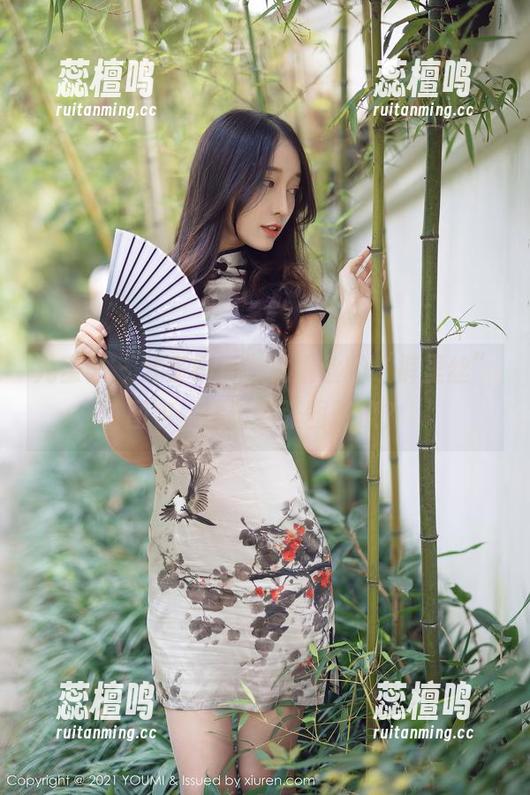 尤蜜荟 - 分享Egg_尤妮丝的“裤里丝”图包，猜猜哪张图最撩？
