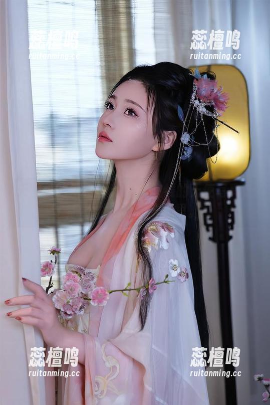天堂里的年年Nnian？在线的天使写真让我想住进她的头像里。