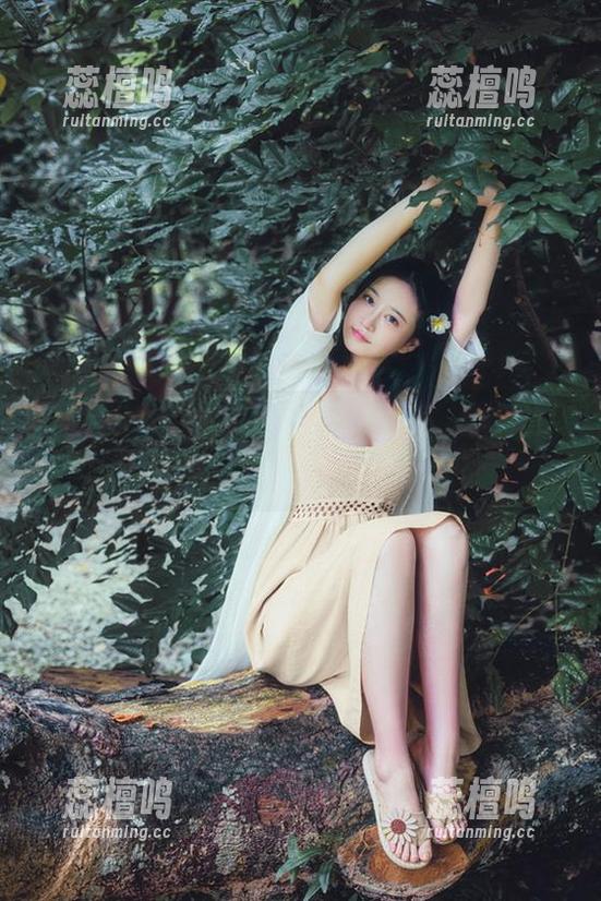 年年Nnian的睡衣，高清没话说，但我总忍不住想，为什么她这么会选？
